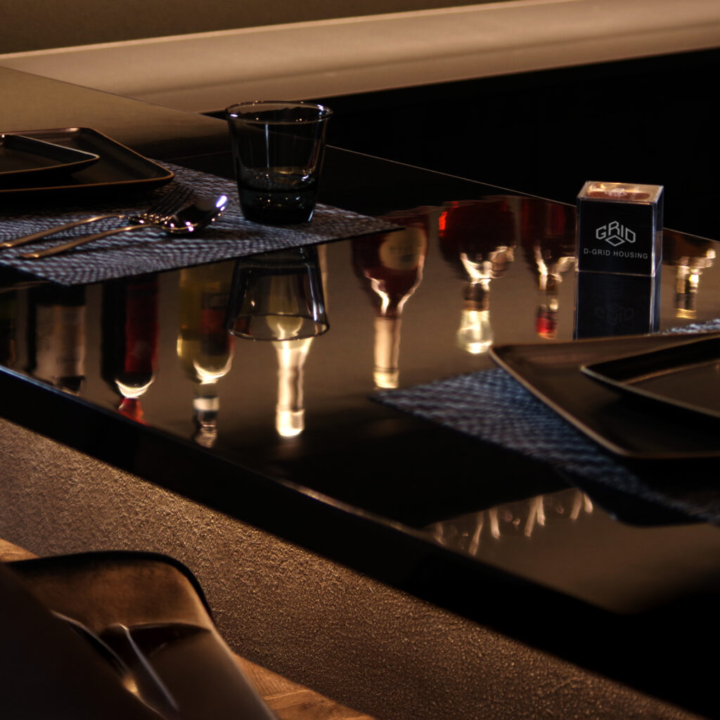 本格的なバーカウンターを備えたキッチン。黒を基調としたスタイリッシュなデザイン D-GRID HOUSING 新潟の新築住宅モデルハウス the BAR